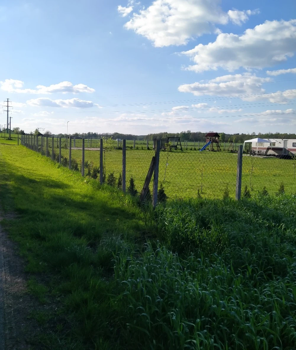 Słupki betonowe do siatki